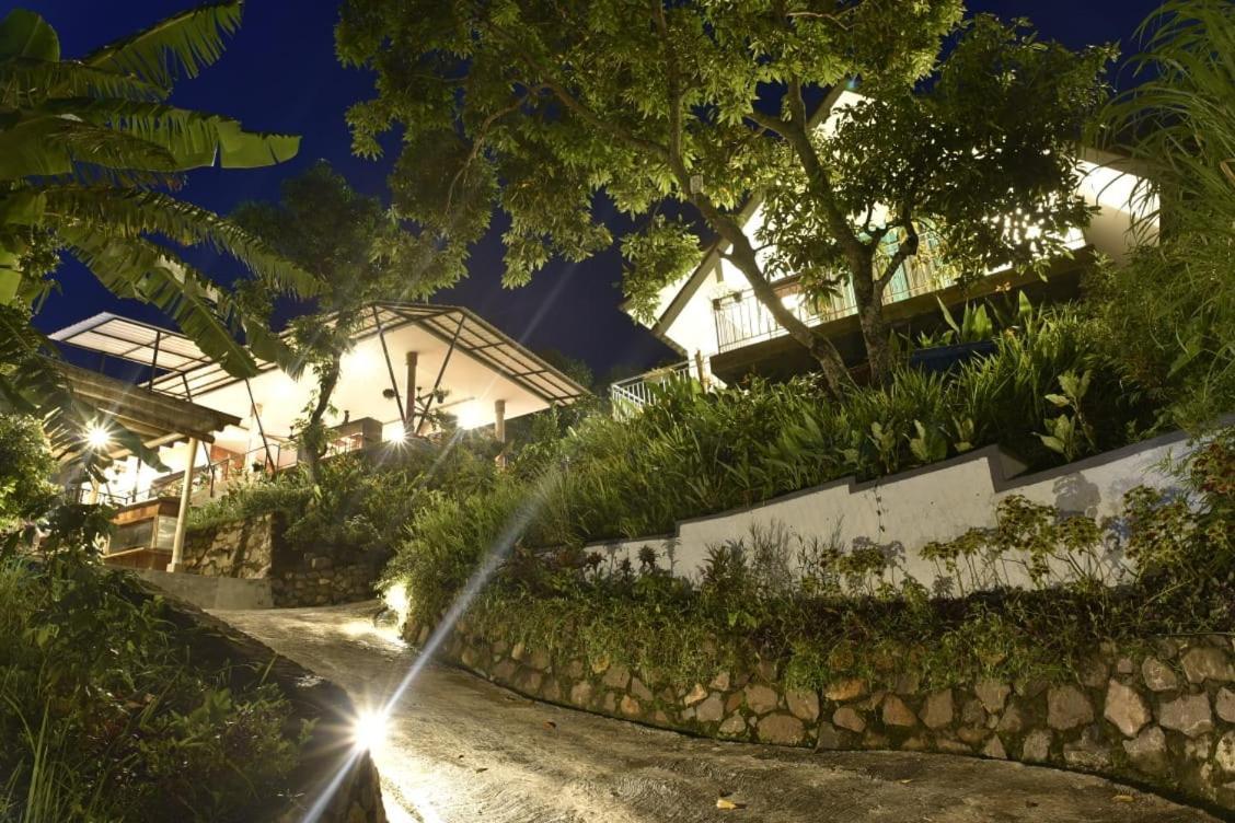 Ling & Louie'S Mountain Villa Mayong Exterior photo